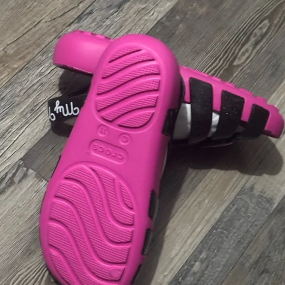 Crocs Unisex-Child Sanrio Isabella Sandals (Little Big Multi/My Melody Kurmi - Picture 2 of 2